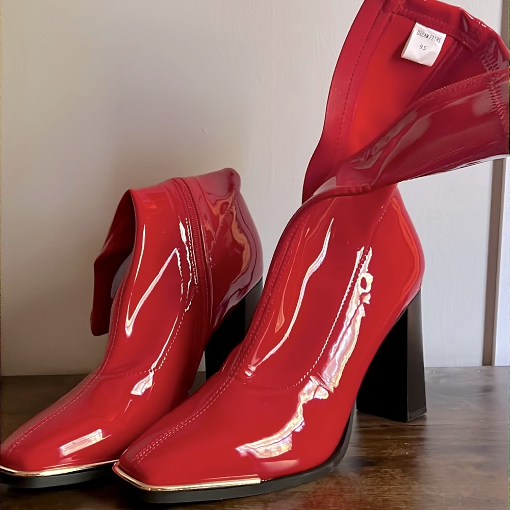 Zip up Size 9.5 DreamPairs red boots, 3 inch heel